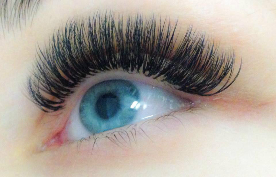 Caroline's tips to prolong your mink eyelash extensions! Beauty